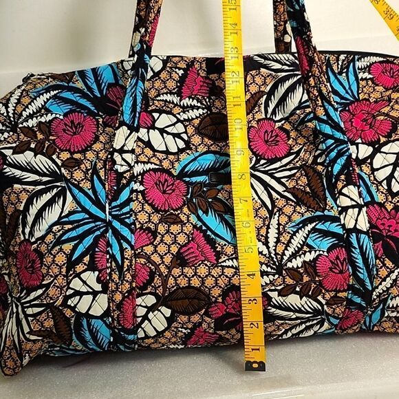 VERA BRADLEY Large Floral Quilted Light-weight Travel Overnighter Travel Duffle - Picture 7 of 11